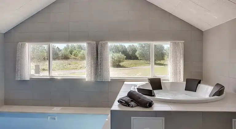 Geräumiges Ferienhaus mit Pool, Spa & Aktivitäten