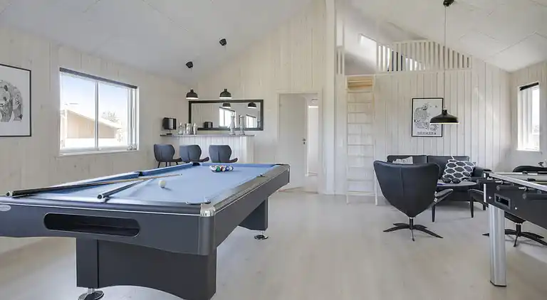 Geräumiges Ferienhaus mit Pool, Spa & Aktivitäten