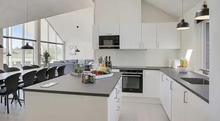 Geräumiges Ferienhaus mit Pool, Spa & Aktivitäten