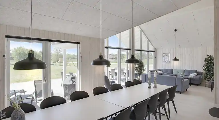 Geräumiges Ferienhaus mit Pool, Spa & Aktivitäten