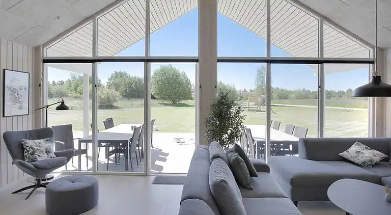 Geräumiges Ferienhaus mit Pool, Spa & Aktivitäten