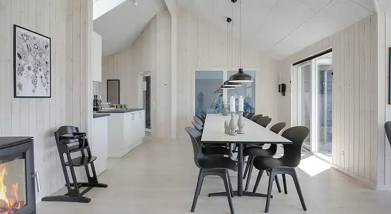 Geräumiges Ferienhaus mit Pool, Spa & Aktivitäten