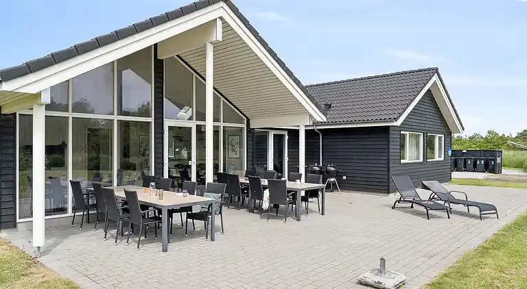 Geräumiges Ferienhaus mit Pool, Spa & Aktivitäten