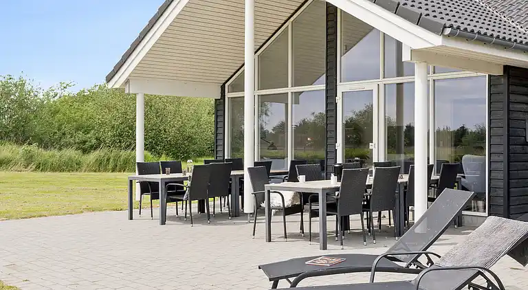 Geräumiges Ferienhaus mit Pool, Spa & Aktivitäten