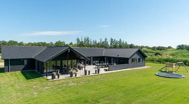 Großes Ferienhaus mit Pool, Spa & Aktivitäten