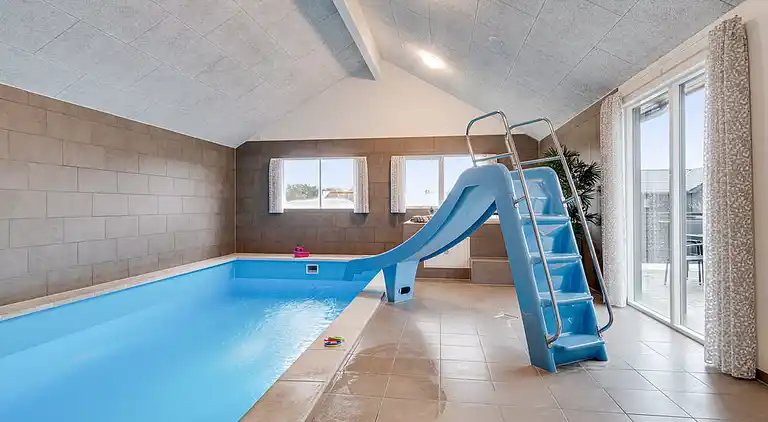 Großes Ferienhaus mit Pool, Spa & Aktivitäten