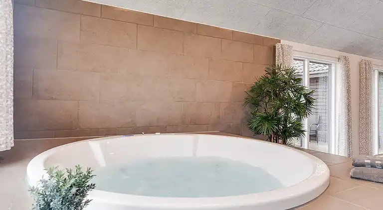 Großes Ferienhaus mit Pool, Spa & Aktivitäten