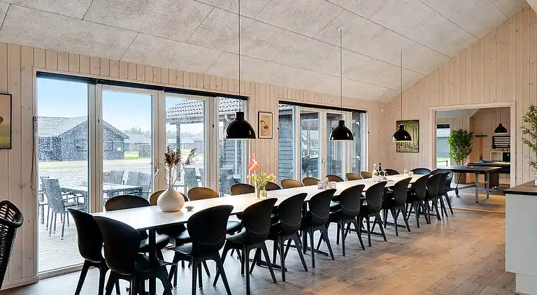 Großes Ferienhaus mit Pool, Spa & Aktivitäten