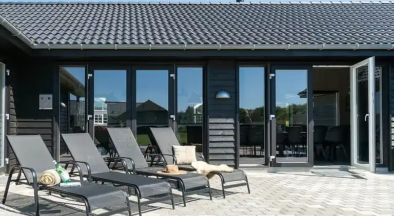 Großes Ferienhaus mit Pool, Spa & Aktivitäten