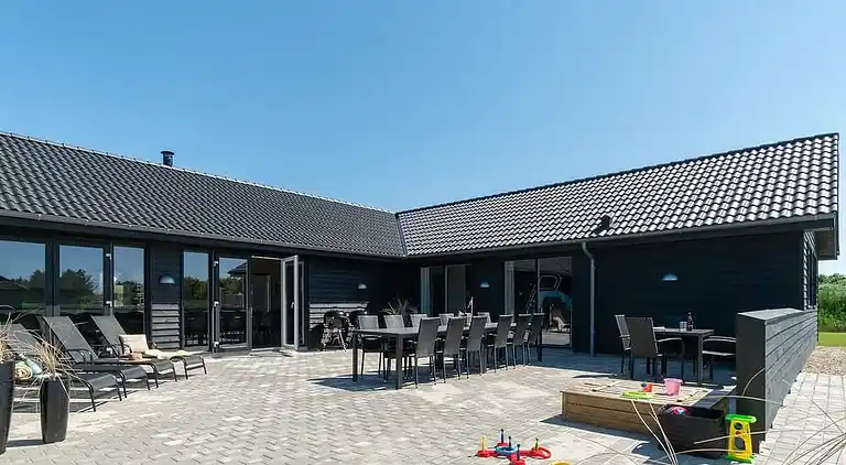 Großes Ferienhaus mit Pool, Spa & Aktivitäten