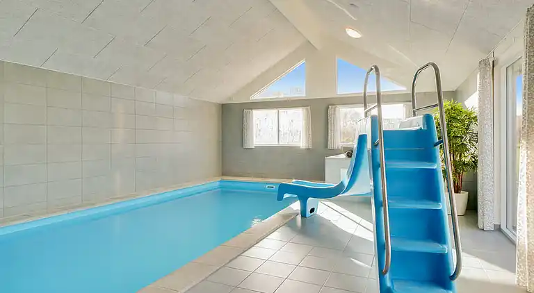 Großes Ferienhaus in Grenå mit Pool & Spa