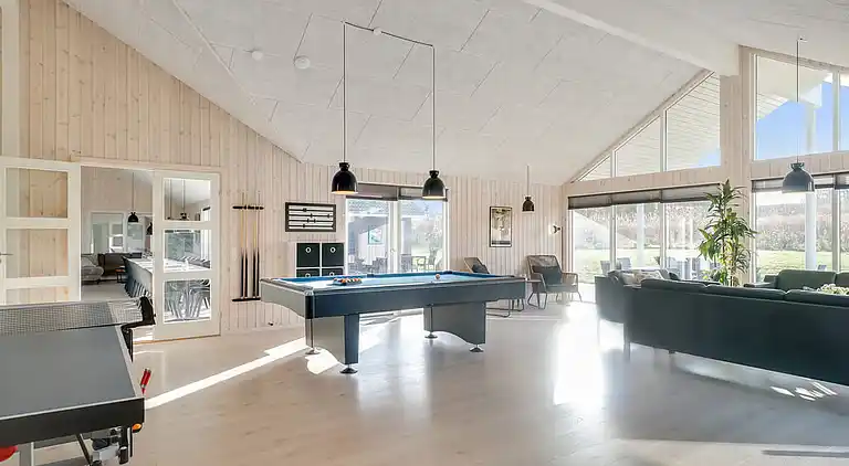 Großes Ferienhaus in Grenå mit Pool & Spa