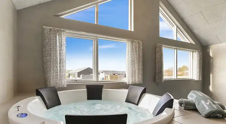 Geräumiges Ferienhaus auf Samsø mit Pool & Spa