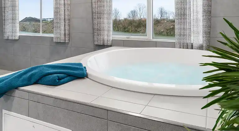 Geräumiges Ferienhaus mit Pool & Spa