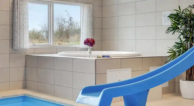 Stort familjevänligt sommarhus vid Mommark