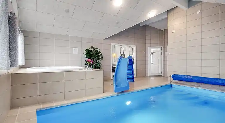 Stort familjevänligt sommarhus vid Mommark