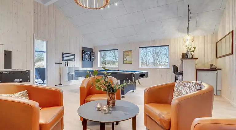 Stort familjevänligt sommarhus vid Mommark