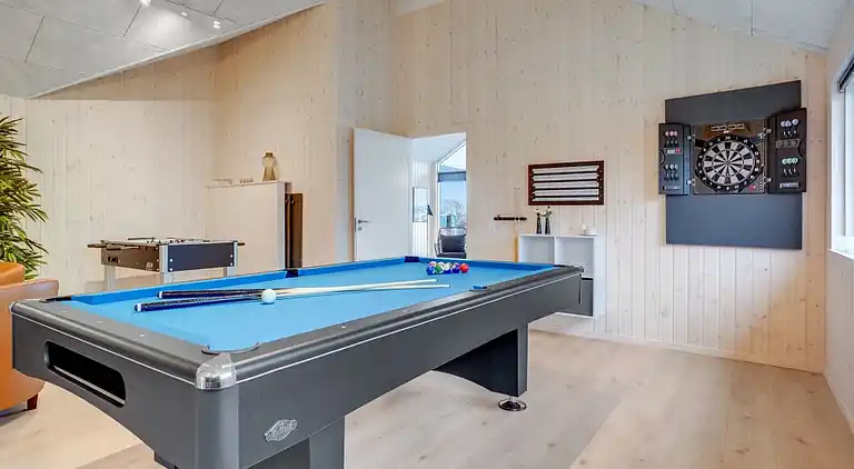 Stort familjevänligt sommarhus vid Mommark