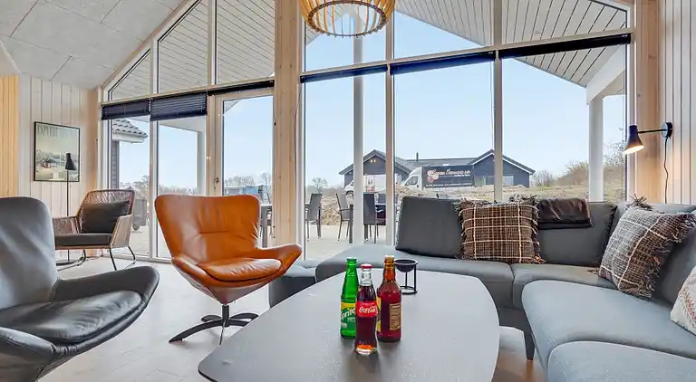 Stort familjevänligt sommarhus vid Mommark