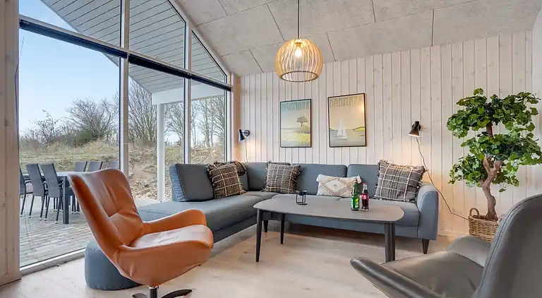 Stort familjevänligt sommarhus vid Mommark