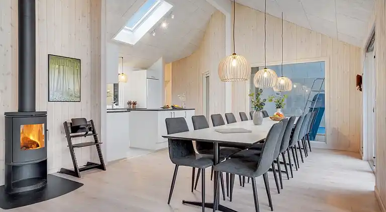 Stort familjevänligt sommarhus vid Mommark