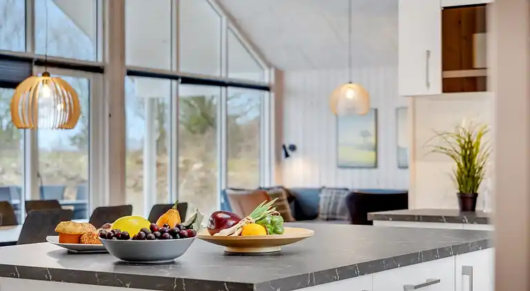 Stort familjevänligt sommarhus vid Mommark