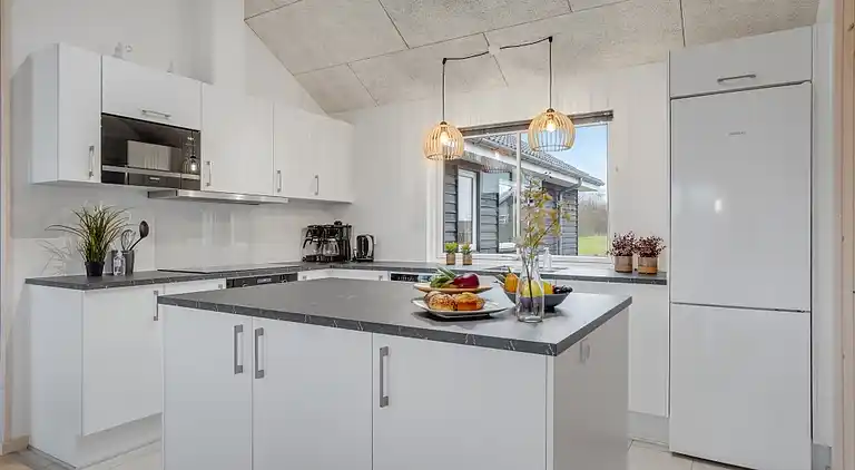 Stort familjevänligt sommarhus vid Mommark