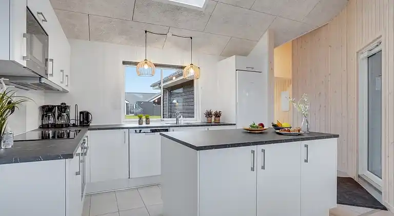 Stort familjevänligt sommarhus vid Mommark