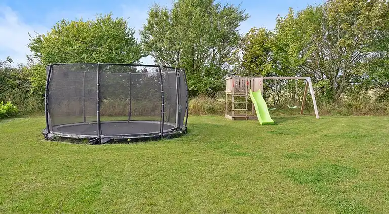 Stort familjevänligt sommarhus vid Mommark