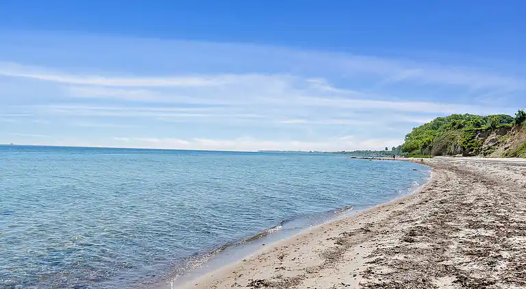 Stort familjevänligt sommarhus vid Mommark