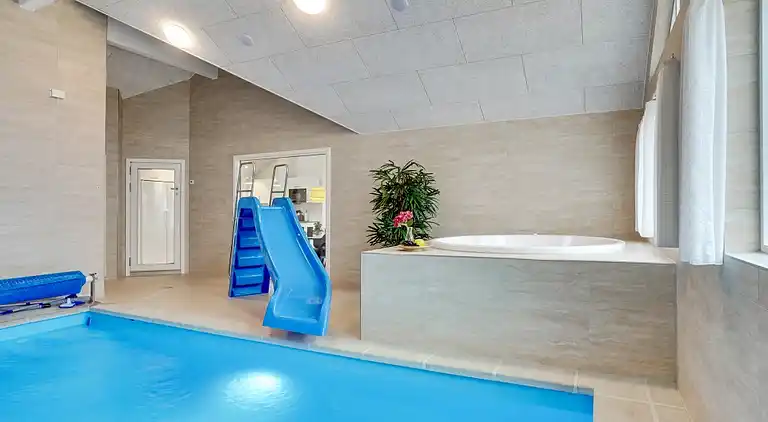 Ferienhaus in Mommark für 18 mit Pool