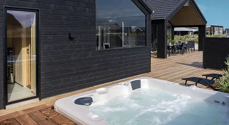 Große Sommerperle mit Pool, Aktivitäten & Spa