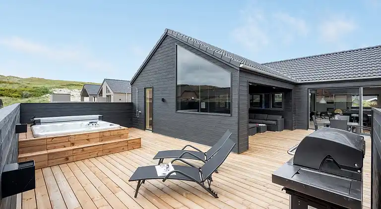 Große Sommerperle mit Pool, Aktivitäten & Spa