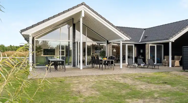 Geräumiges Ferienhaus: Pool, Spa & Spielraum