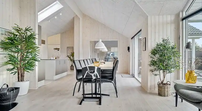 Geräumiges Ferienhaus: Pool, Spa & Spielraum