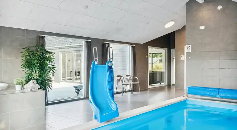 Großes Ferienhaus für 26 mit Pool & Spa