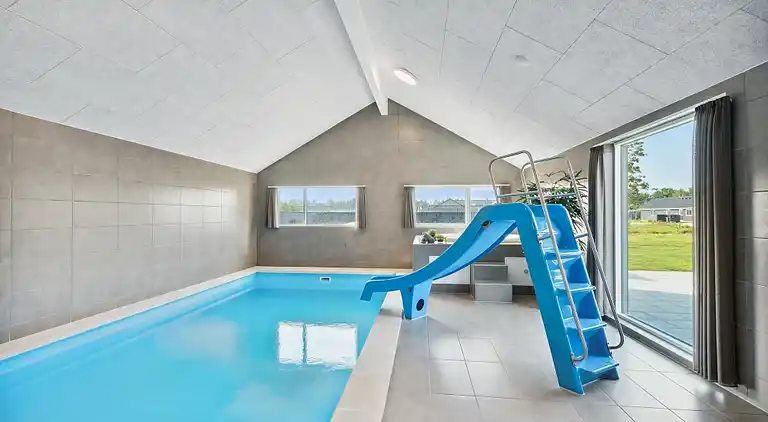 Großes Ferienhaus für 26 mit Pool & Spa