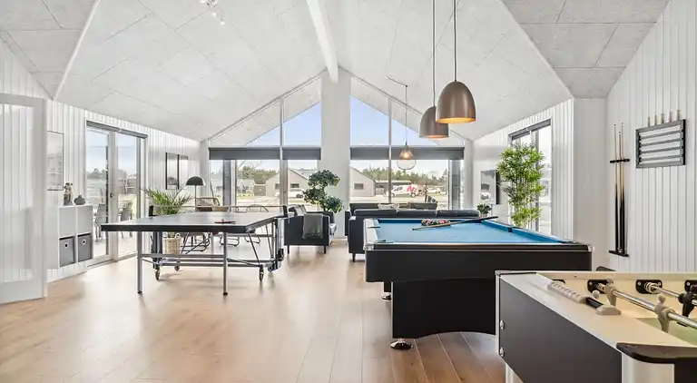 Großes Ferienhaus für 26 mit Pool & Spa