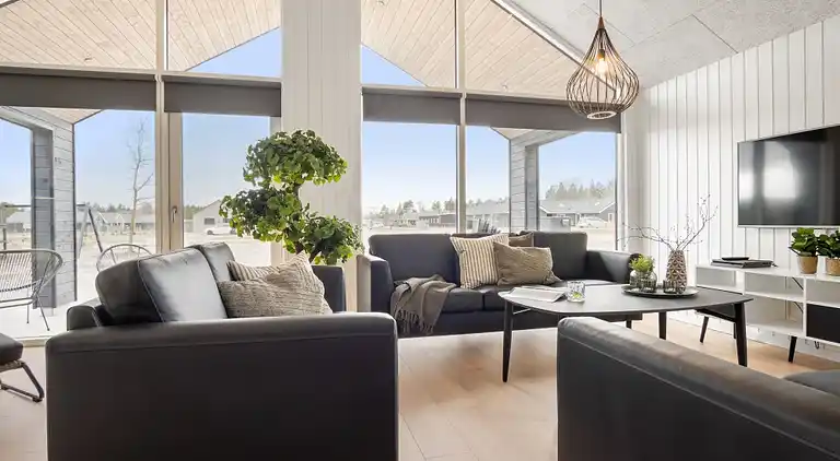 Großes Ferienhaus für 26 mit Pool & Spa