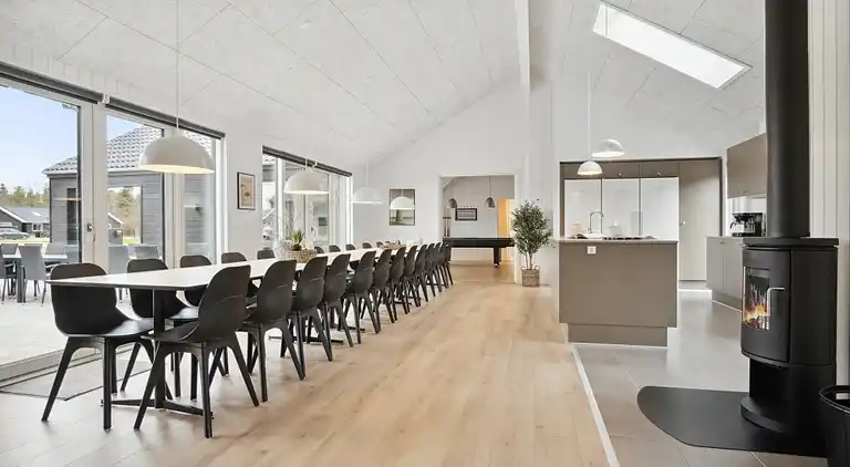 Großes Ferienhaus für 26 mit Pool & Spa