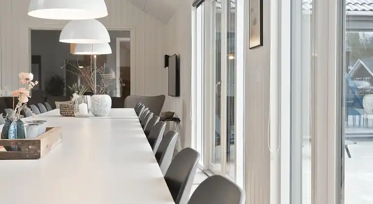 Großes Ferienhaus für 26 mit Pool & Spa