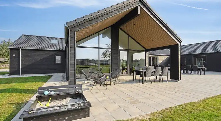 Großes Ferienhaus für 26 mit Pool & Spa