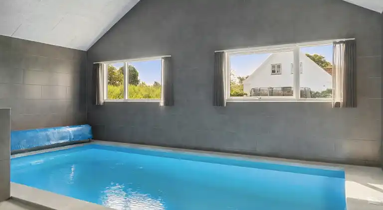 Ferienhaus mit Pool & Spa auf Møn