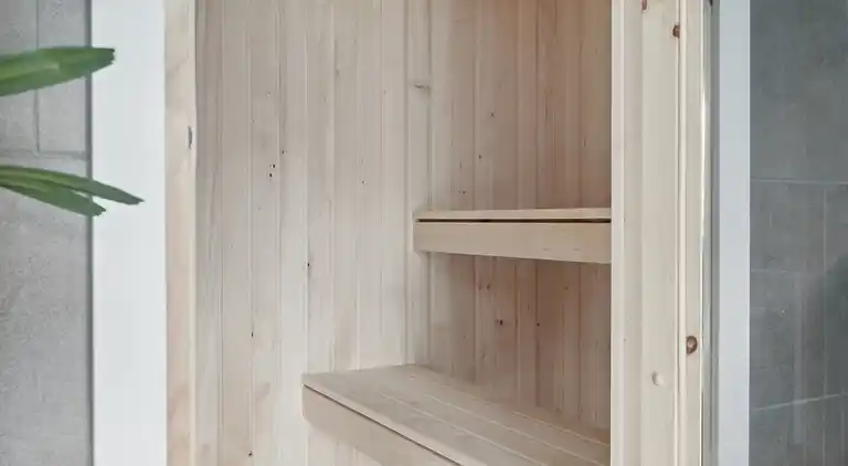 Ferienhaus mit Pool & Spa auf Møn