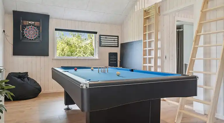 Ferienhaus mit Pool & Spa auf Møn