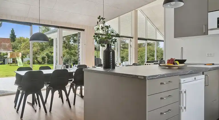 Ferienhaus mit Pool & Spa auf Møn