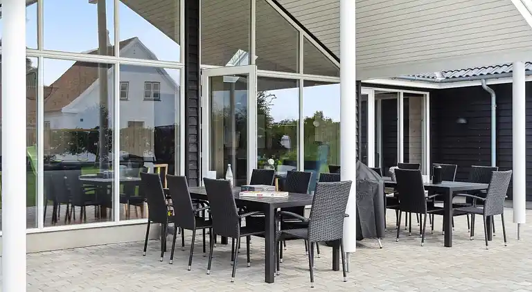 Ferienhaus mit Pool & Spa auf Møn