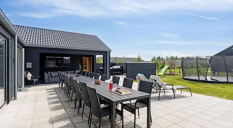 Großes Ferienhaus für 26 mit Pool & Wellness