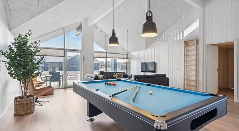 Großes Ferienhaus für 26 mit Pool & Wellness