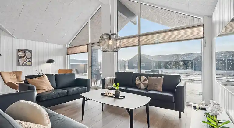 Großes Ferienhaus für 26 mit Pool & Wellness